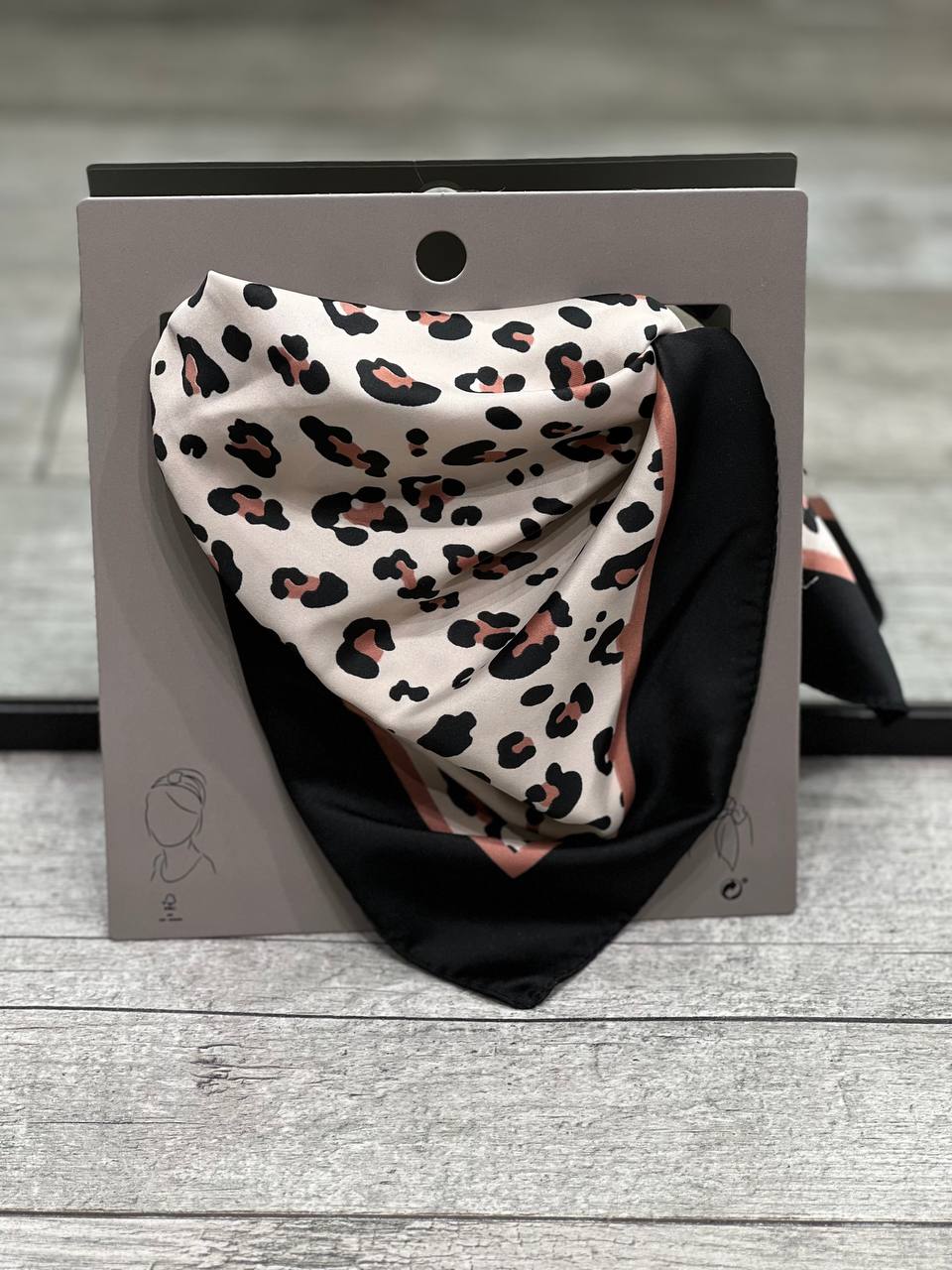 Elegance Roar Foular