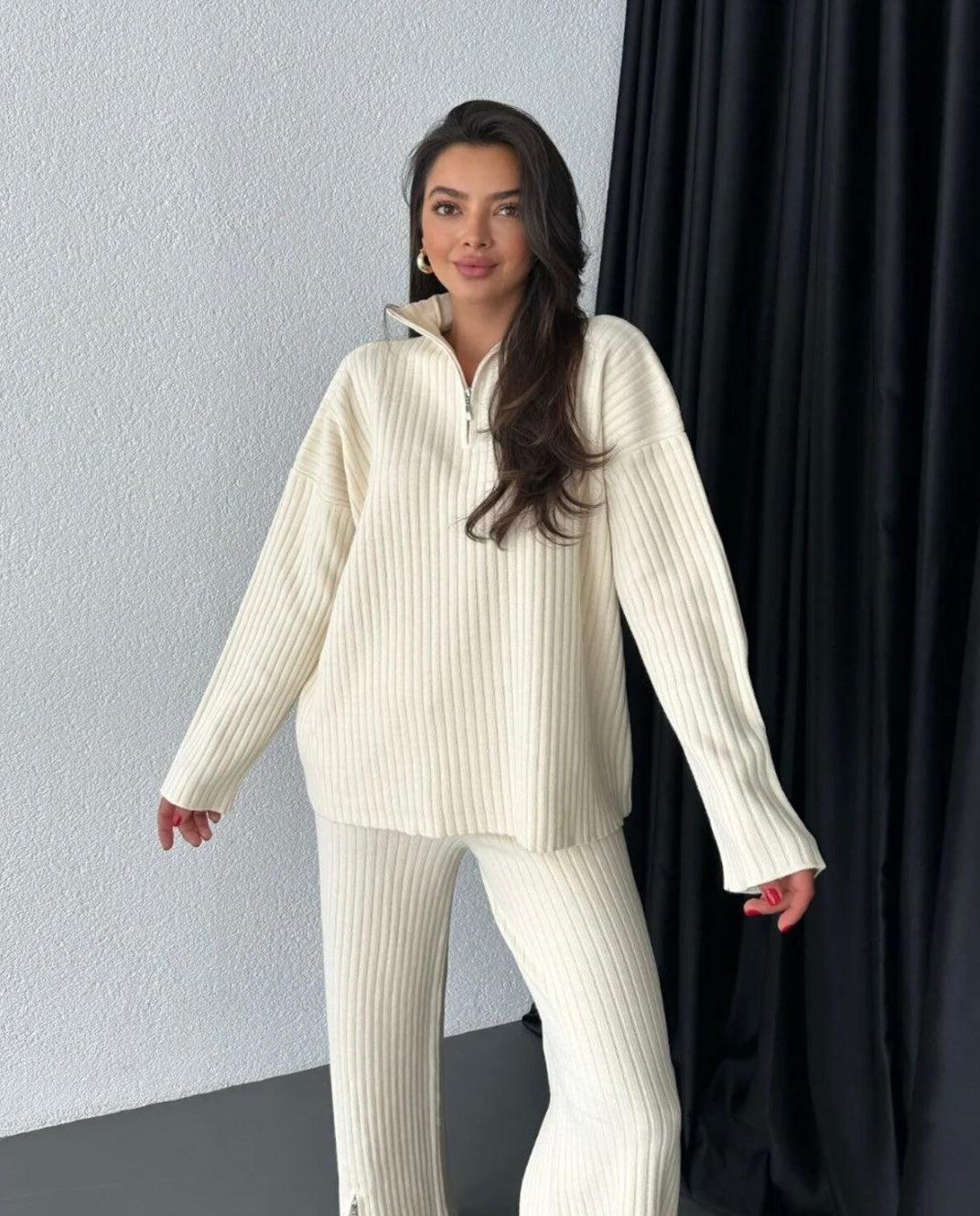 Off White Zipper Set